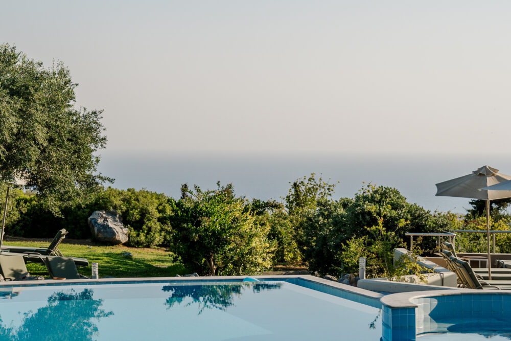 Main pool & Sea view